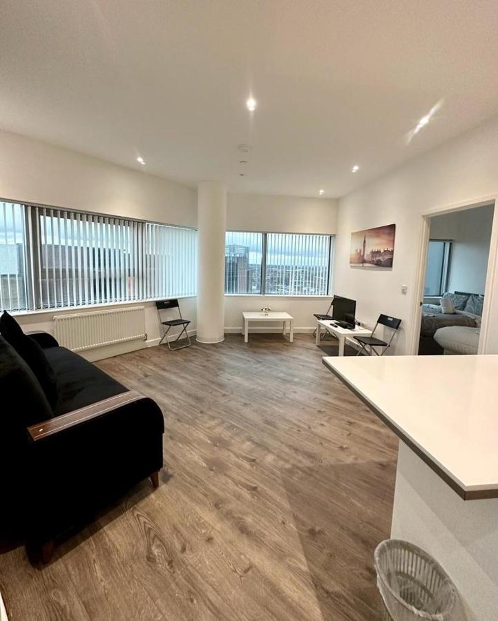 Alarabi Apartments-Two Bedrooms Apartment Кройдон Экстерьер фото