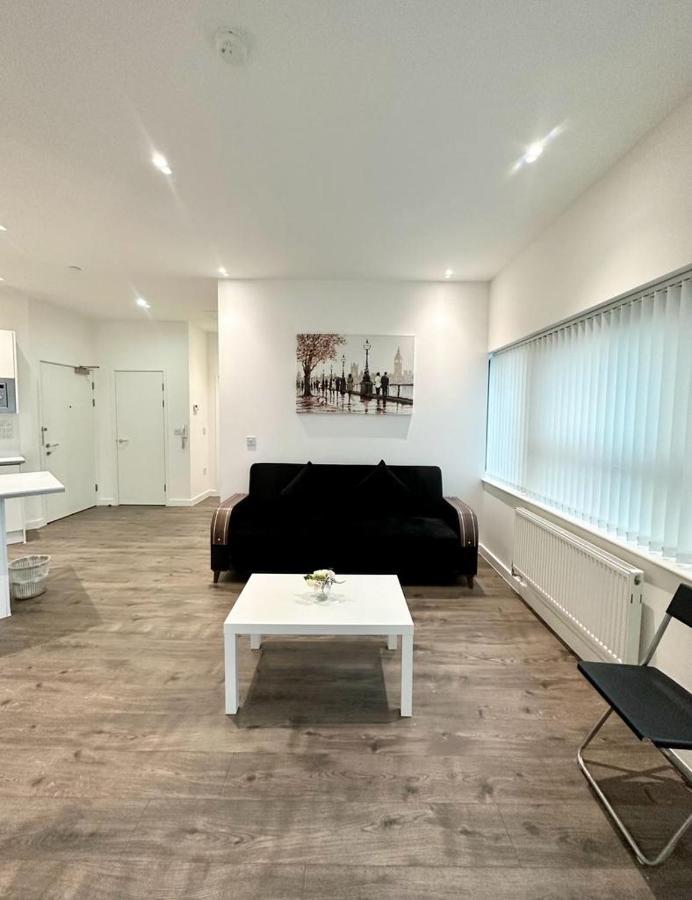 Alarabi Apartments-Two Bedrooms Apartment Кройдон Экстерьер фото