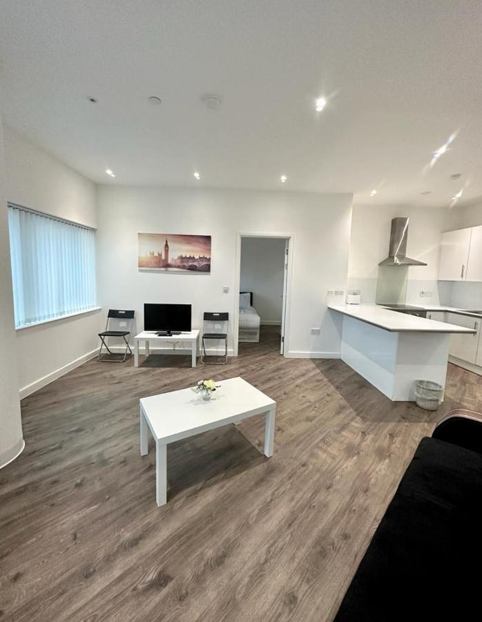 Alarabi Apartments-Two Bedrooms Apartment Кройдон Экстерьер фото